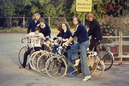 1976: Op de fiets naar tennisclub Rapiditas (Nijmegen) om daar een week te kamperen en een toernooi te spelen. 